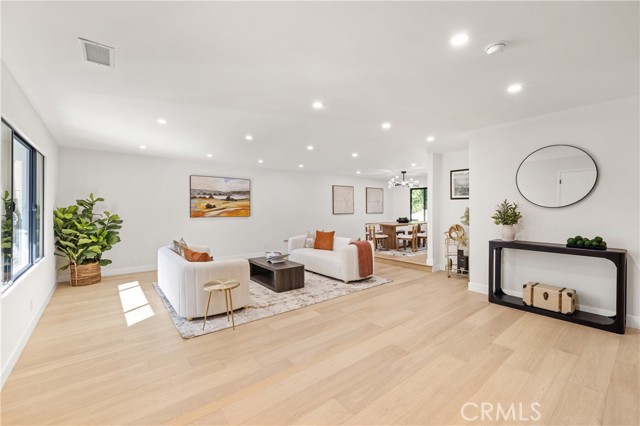 Detail Gallery Image 16 of 46 For 5340 Edgeware Dr, Calabasas,  CA 91301 - 5 Beds | 3 Baths