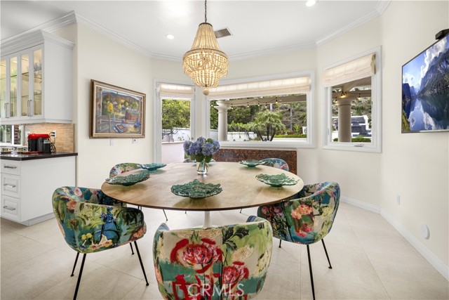 5366 Collingwood Circle, Calabasas CA: https://media.crmls.org/medias/b940c419-4121-4a8a-a332-2199d005f0fe.jpg
