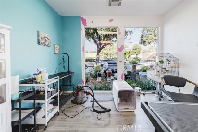 2006 E Foothill Boulevard, Pasadena CA: https://media.crmls.org/medias/b940cc09-8e20-4799-b99b-541fa773f7e7.jpg