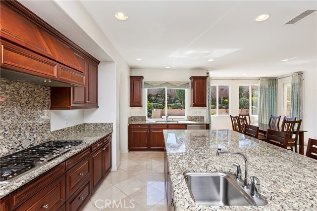 Detail Gallery Image 15 of 59 For 1140 Kendrick Ct, Corona,  CA 92881 - 5 Beds | 5/1 Baths