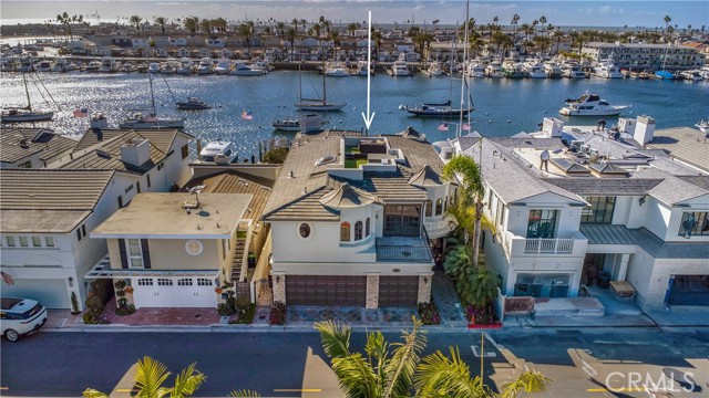 Detail Gallery Image 2 of 53 For 323 via Lido Soud, Newport Beach,  CA 92663 - 4 Beds | 3/1 Baths