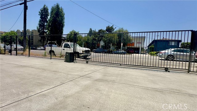7726 1/2 Laurel Canyon Boulevard, North Hollywood CA: https://media.crmls.org/medias/b943260a-3427-42e1-a245-e6cf7a8fe5e7.jpg
