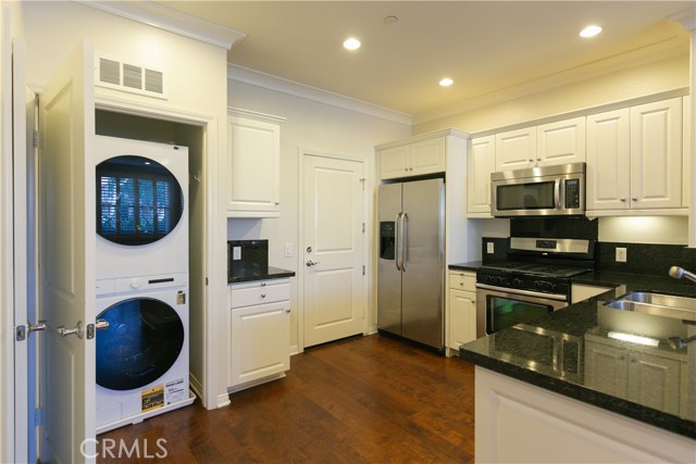 Detail Gallery Image 8 of 24 For 124 Coralwood, Irvine,  CA 92618 - 2 Beds | 1/1 Baths