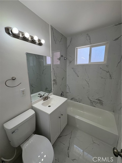 1103 S Hobart Boulevard, Los Angeles CA: https://media.crmls.org/medias/b94436a5-86ce-49dd-be0e-92b5acd5651b.jpg