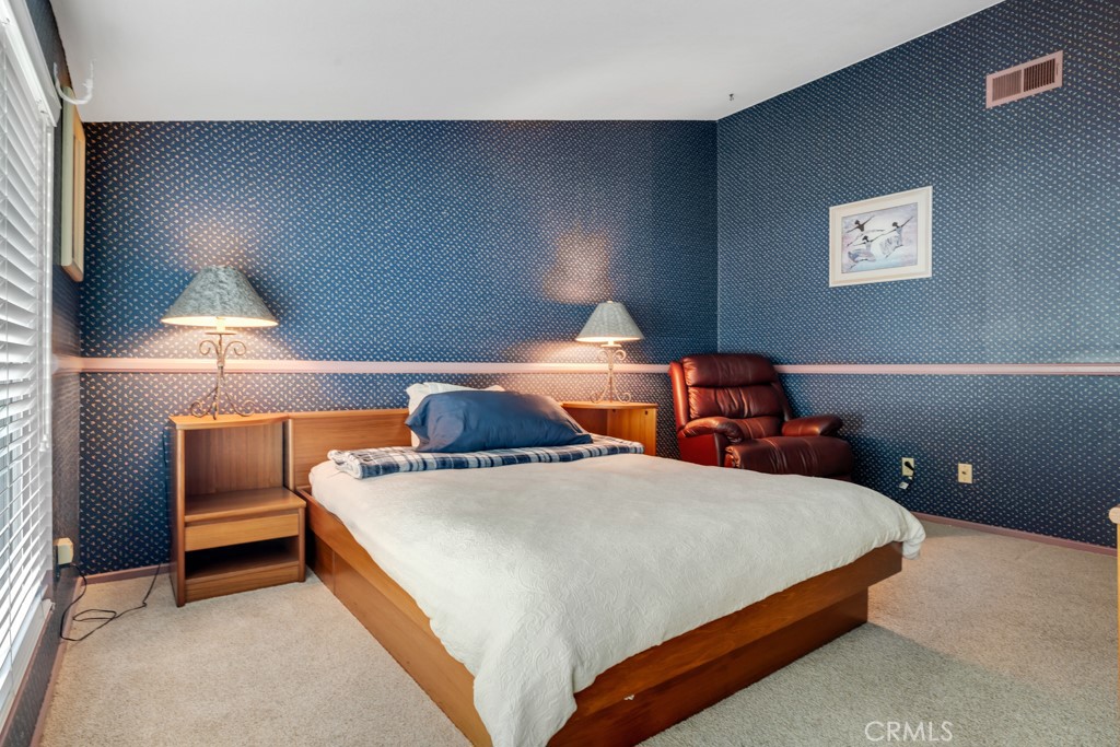 https://media.crmls.org/medias/b9447614-d180-4088-9719-9ce847d9b419.jpg?preset=X-Large