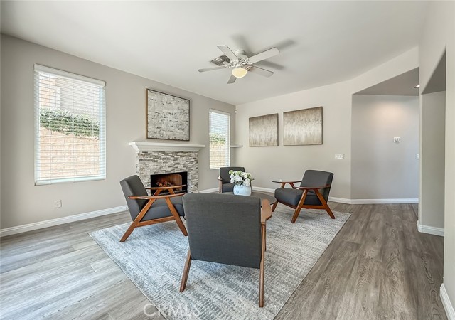 462 Cremona Way, Oak Park CA: https://media.crmls.org/medias/b944eb3a-5a94-4663-ac5b-415de19b1170.jpg