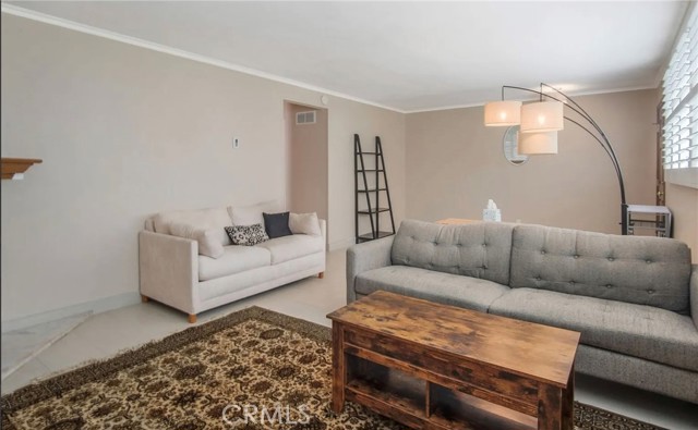 Detail Gallery Image 5 of 20 For 3121 Colorado Ave, Santa Monica,  CA 90404 - 3 Beds | 2/1 Baths