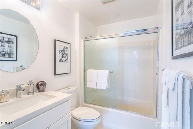 6938 Laurel Canyon Boulevard, North Hollywood CA: https://media.crmls.org/medias/b9464355-4a09-4197-a991-ec96000324b4.jpg