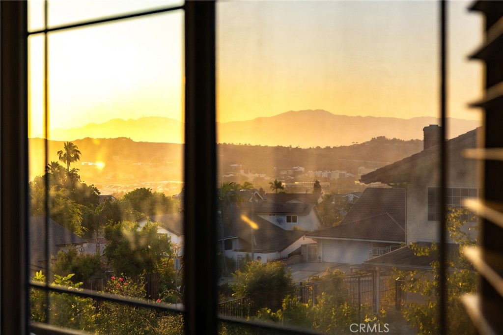 https://media.crmls.org/medias/b946776f-56aa-4955-8d03-739a2b0826fb.jpg?preset=X-Large