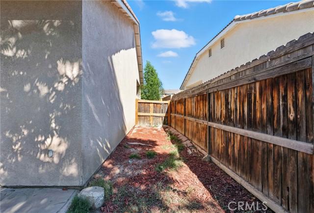 1063 Blackburn Way, Hemet CA: https://media.crmls.org/medias/b946931d-bc8e-4bd8-a804-c32366c1eb19.jpg