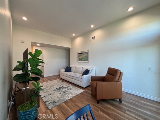 Detail Gallery Image 5 of 25 For 1200 Goldenview, Corona,  CA 92882 - 4 Beds | 2 Baths