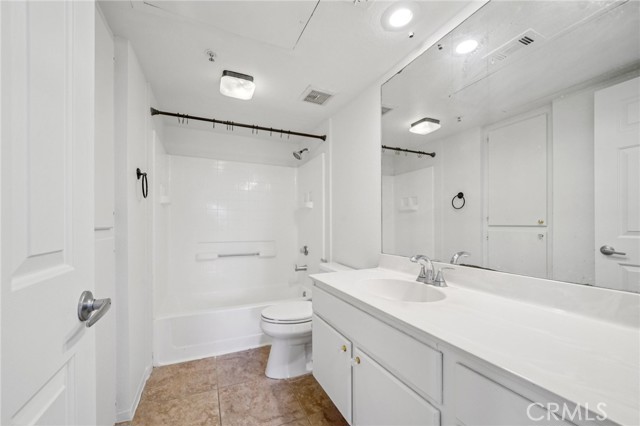 Detail Gallery Image 13 of 39 For 1995 Las Colinas Cir #307,  Corona,  CA 92879 - 2 Beds | 2 Baths