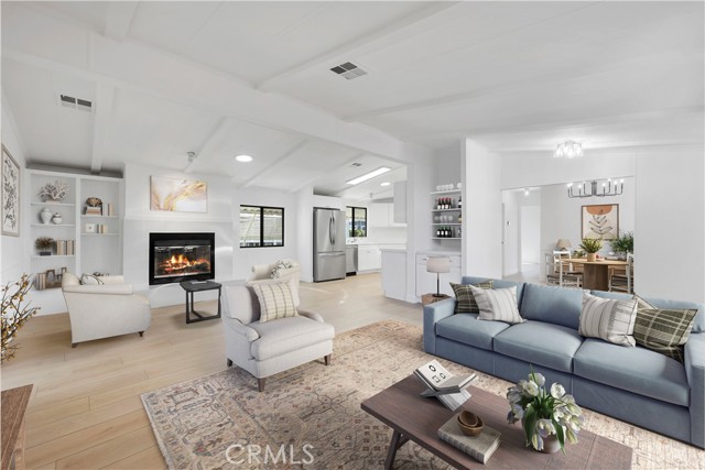 Detail Gallery Image 9 of 37 For 692 N Adele St #103,  Orange,  CA 92867 - 2 Beds | 2 Baths