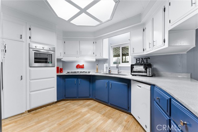 1400 SUNKIST, Anaheim CA: https://media.crmls.org/medias/b94a5170-d8dd-4c3d-98eb-6a8a15debd64.jpg