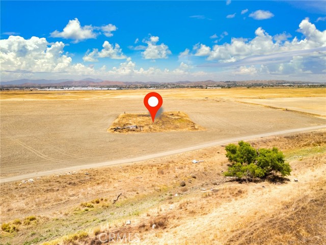 27200 San Jacinto, Perris CA: https://media.crmls.org/medias/b94a529c-3e5d-44d0-b333-ae149ce068a6.jpg