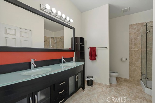 Detail Gallery Image 8 of 21 For 15455 Sherman Way #15,  Van Nuys,  CA 91406 - 2 Beds | 2 Baths