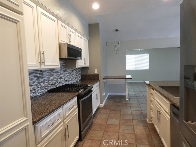 Detail Gallery Image 9 of 38 For 15202 Copper Canyon Cir, Victorville,  CA 92394 - 4 Beds | 2 Baths