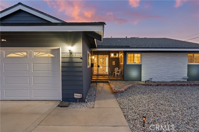 10625 Valjean Avenue, Granada Hills CA: https://media.crmls.org/medias/b94a60ca-cb85-4e95-a8b5-4bcfc8b8497e.jpg