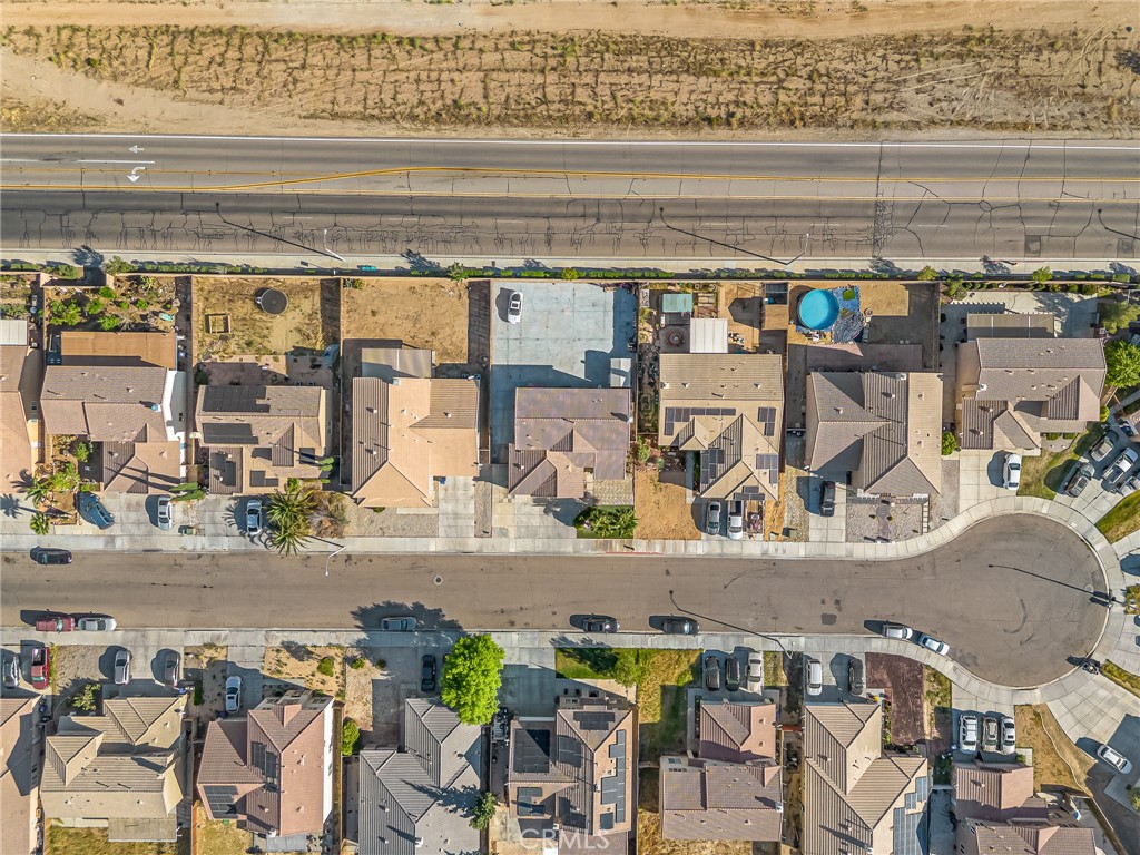 https://media.crmls.org/medias/b94a9c72-8de0-4458-96c7-186cf8c2469b.jpg?preset=X-Large