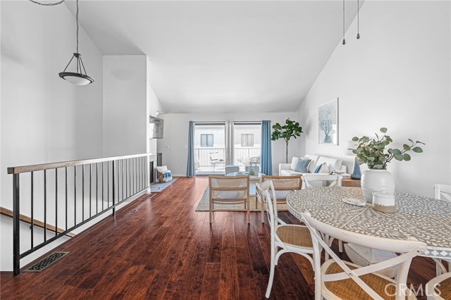 222 Irena Avenue, Redondo Beach, California 90277, 2 Bedrooms Bedrooms, ,3 BathroomsBathrooms,Residential,Sold,Irena,SB24068601