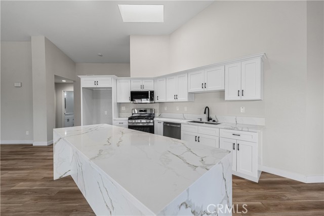 Detail Gallery Image 17 of 40 For 4009 E Avenue R13, Palmdale,  CA 93552 - 4 Beds | 2 Baths