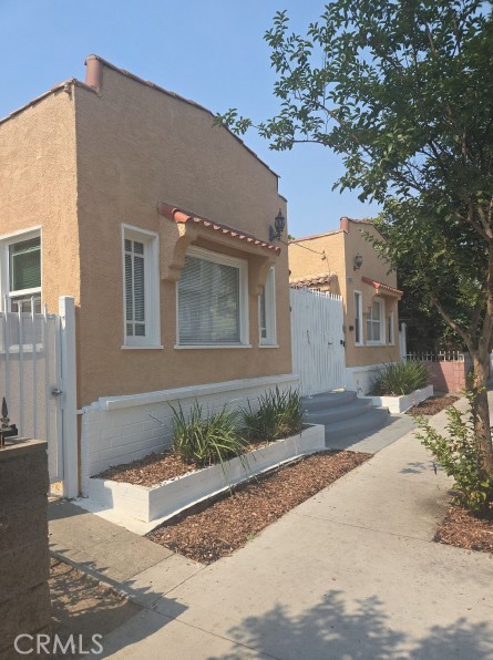 1222 E 10th Street, Long Beach CA: https://media.crmls.org/medias/b94ca03a-e7af-461c-bb6c-e543fe42efd2.jpg