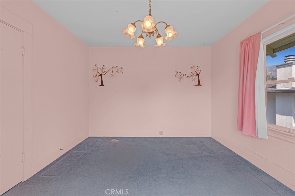 https://media.crmls.org/medias/b94df4d7-d4b0-4675-ad66-d83256f68399.jpg?preset=X-Large