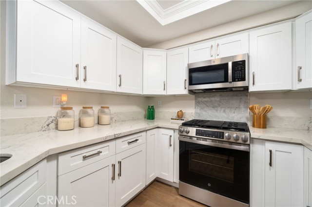 270 Fern Court, Azusa CA: https://media.crmls.org/medias/b94e305f-1c5e-46cb-ba5f-56e9311bdff5.jpg