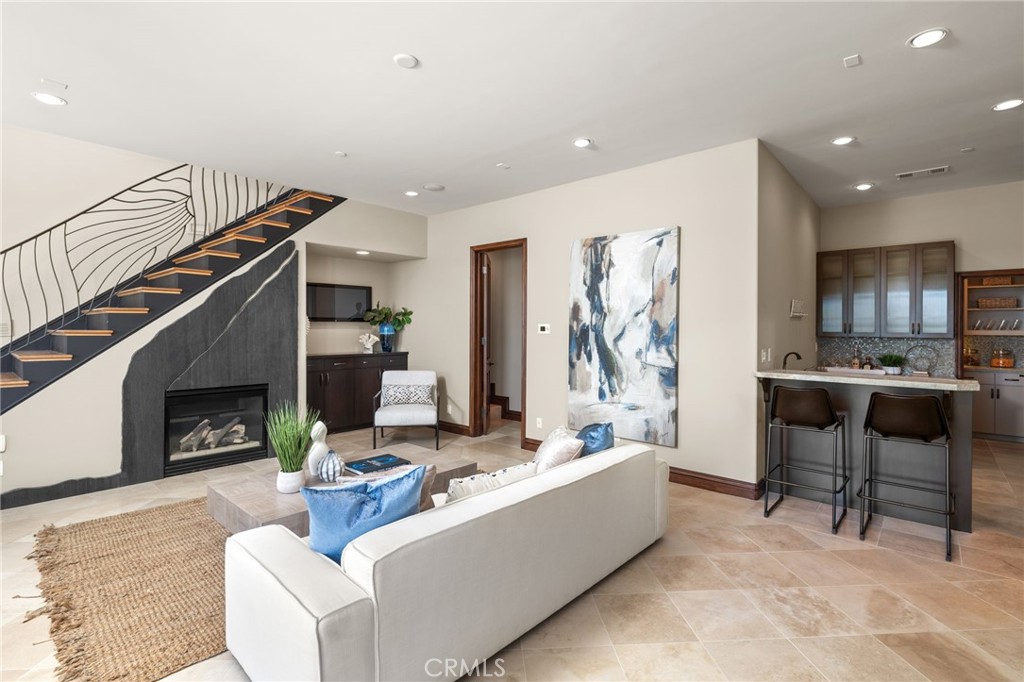 4308 The Strand