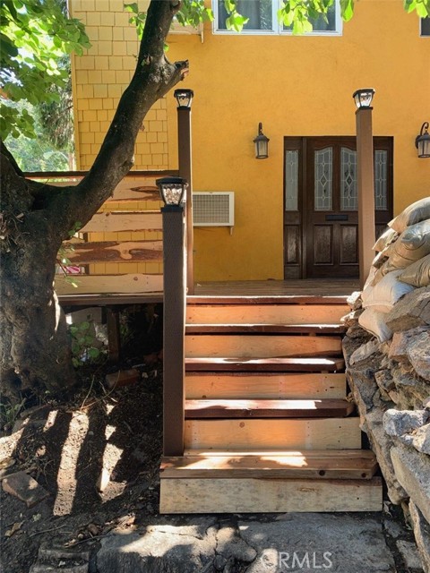 754 Golden, Lake Arrowhead CA: https://media.crmls.org/medias/b94fcc38-dae2-43b7-a3d8-9d7e661601c1.jpg