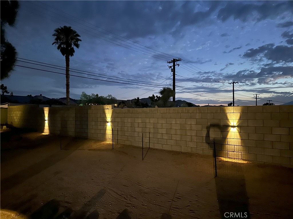 https://media.crmls.org/medias/b95014ab-6618-42e1-a9a6-de908e194040.jpg?preset=X-Large