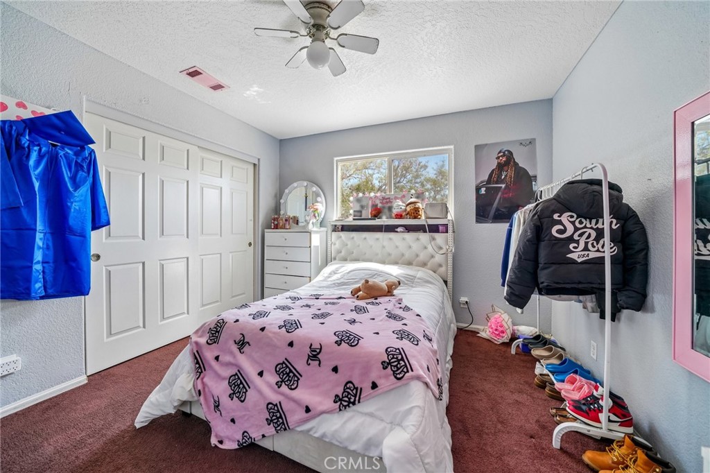 https://media.crmls.org/medias/b9512d7f-4d62-44ff-8160-c373a296fb65.jpg?preset=X-Large