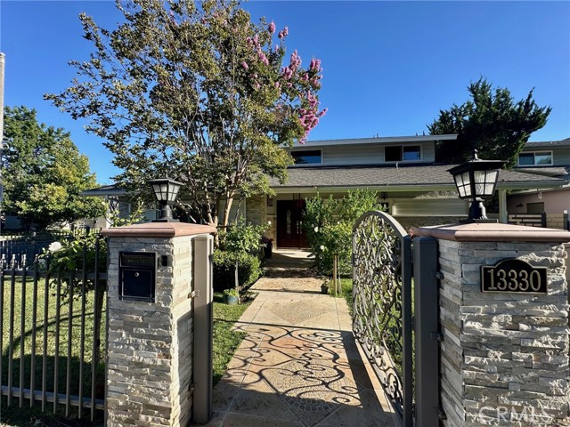 Detail Gallery Image 2 of 18 For 13330 Killion St, Sherman Oaks,  CA 91401 - 4 Beds | 3 Baths