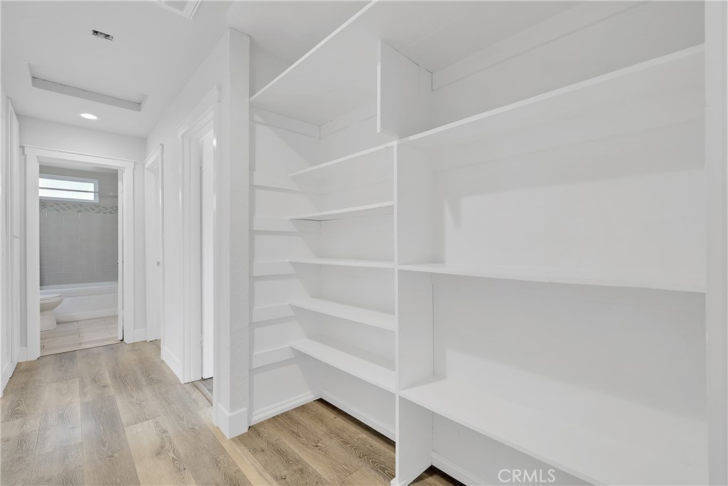 https://media.crmls.org/medias/b951f42f-0a01-42f5-afae-e50f026b62bd.jpg?preset=X-Large