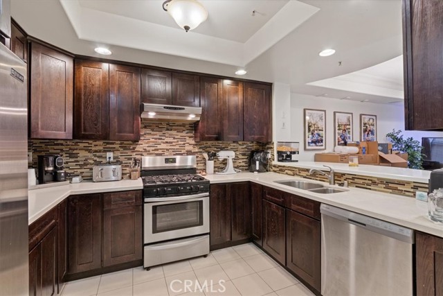 Detail Gallery Image 1 of 31 For 12026 Hoffman Steet #101,  Studio City,  CA 91604 - 3 Beds | 3 Baths