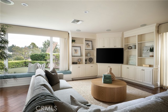 Detail Gallery Image 12 of 23 For 4 Rue Grand Ducal, Newport Beach,  CA 92660 - 4 Beds | 5/1 Baths