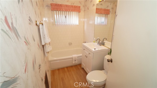 Detail Gallery Image 13 of 39 For 16519 Minnehaha, Granada Hills,  CA 91344 - 3 Beds | 2 Baths