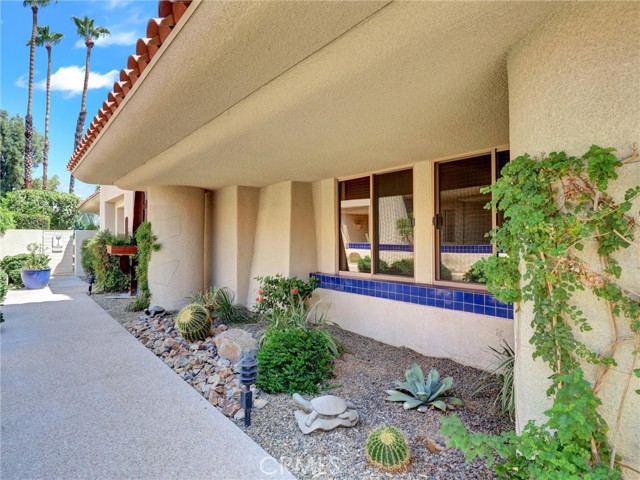208 Kavenish S Drive, Rancho Mirage CA: https://media.crmls.org/medias/b95493a6-0b33-4450-aac3-f9533c9b0cf9.jpg