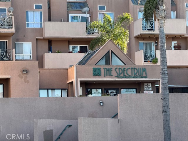 450 E 4th Street, Santa Ana CA: https://media.crmls.org/medias/b956f441-9462-4a94-adb1-73551675131c.jpg