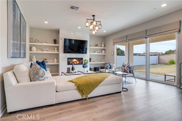 Detail Gallery Image 4 of 39 For 6509 Canyon Oaks Dr, Simi Valley,  CA 93063 - 5 Beds | 5/1 Baths