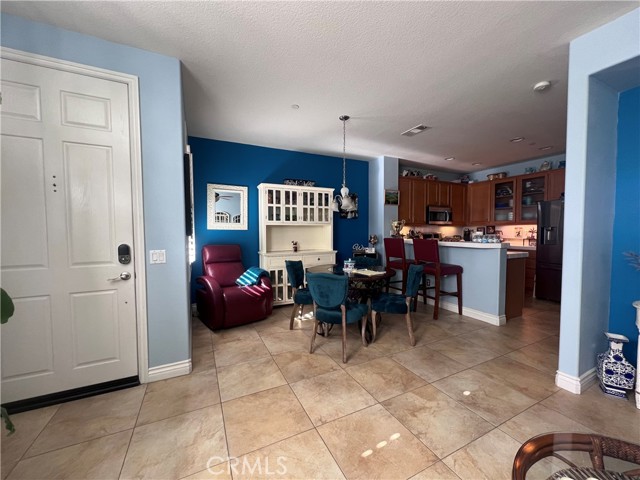 Detail Gallery Image 4 of 22 For 1492 Amsterdam Ct, Upland,  CA 91786 - 3 Beds | 2/1 Baths