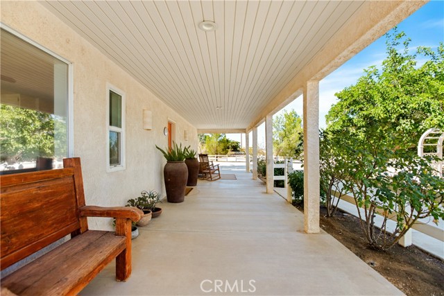 10431 Tussing Ranch Court, Apple Valley CA: https://media.crmls.org/medias/b958c035-d68b-40ef-9066-d5de996cfaed.jpg