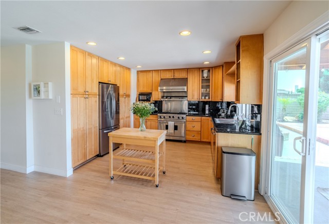 Detail Gallery Image 17 of 43 For 22396 Barbacoa Dr, Saugus,  CA 91350 - 3 Beds | 3 Baths