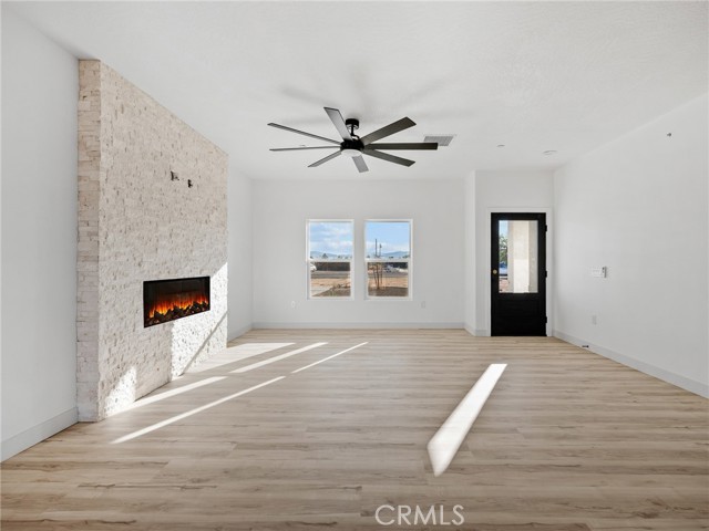 Detail Gallery Image 12 of 33 For 15605 Dale Evans Pkwy, Apple Valley,  CA 92307 - 4 Beds | 2/1 Baths