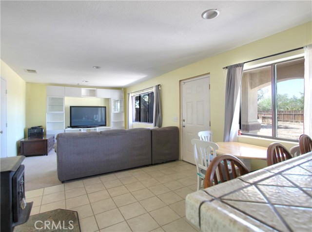Detail Gallery Image 6 of 20 For 12981 Ojai Rd, Apple Valley,  CA 92308 - 3 Beds | 2 Baths