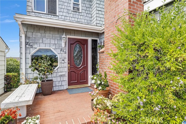 266 Grandview, Laguna Beach CA: https://media.crmls.org/medias/b959fd91-1477-4a16-b5d3-729b362db42d.jpg