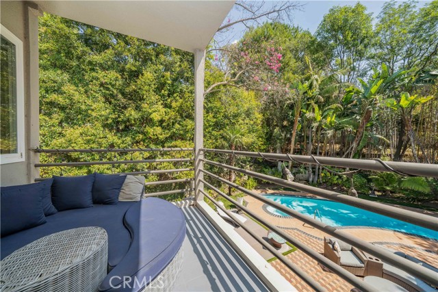 8100 Laurelmont Drive, Los Angeles CA: https://media.crmls.org/medias/b95a02fc-d5fa-4773-8724-0e4c2bcd38aa.jpg