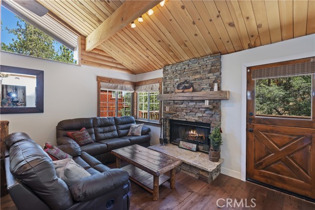 1212 S Minton Avenue, Big Bear City CA: https://media.crmls.org/medias/b95a178e-7f14-4736-9088-e04384d67a7b.jpg