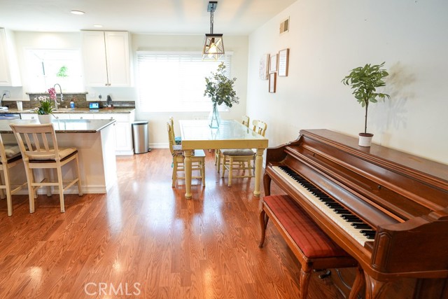 Detail Gallery Image 4 of 19 For 23136 Anza Ave, Torrance,  CA 90505 - 4 Beds | 2 Baths