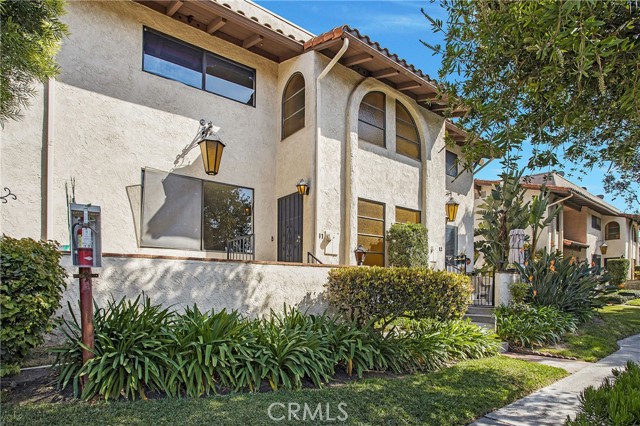 Detail Gallery Image 1 of 1 For 400 S Flower St #11,  Orange,  CA 92868 - 2 Beds | 2/1 Baths
